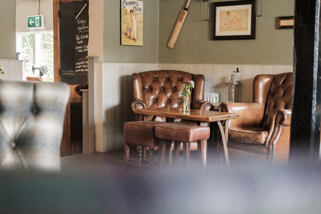 Hinds Head Otel Aldermaston Dış mekan fotoğraf