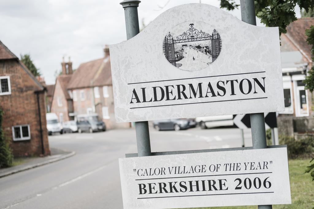 Hinds Head Otel Aldermaston Dış mekan fotoğraf