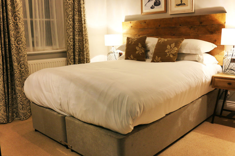 Hinds Head Otel Aldermaston Dış mekan fotoğraf